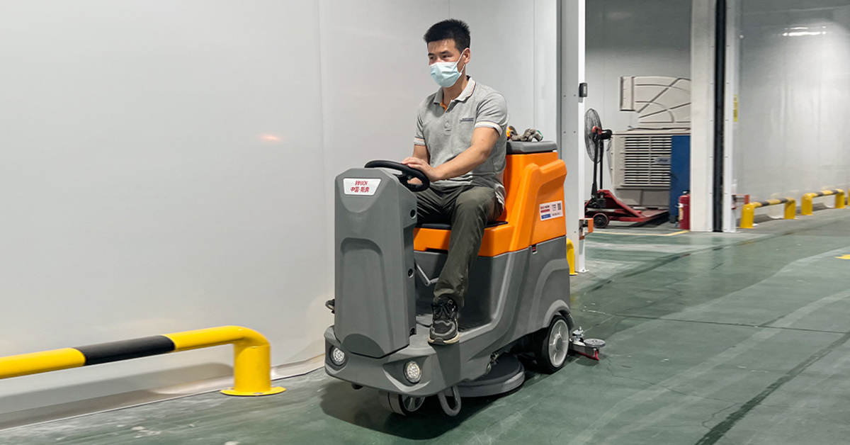 Ride-On Floor Scrubber X6 (6)