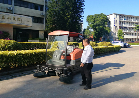 China-Siben-cooperates-with-Beijing-Kezhu.-S-class-driving-sweeper-helps-improve-cleaning-efficiency02.jpg