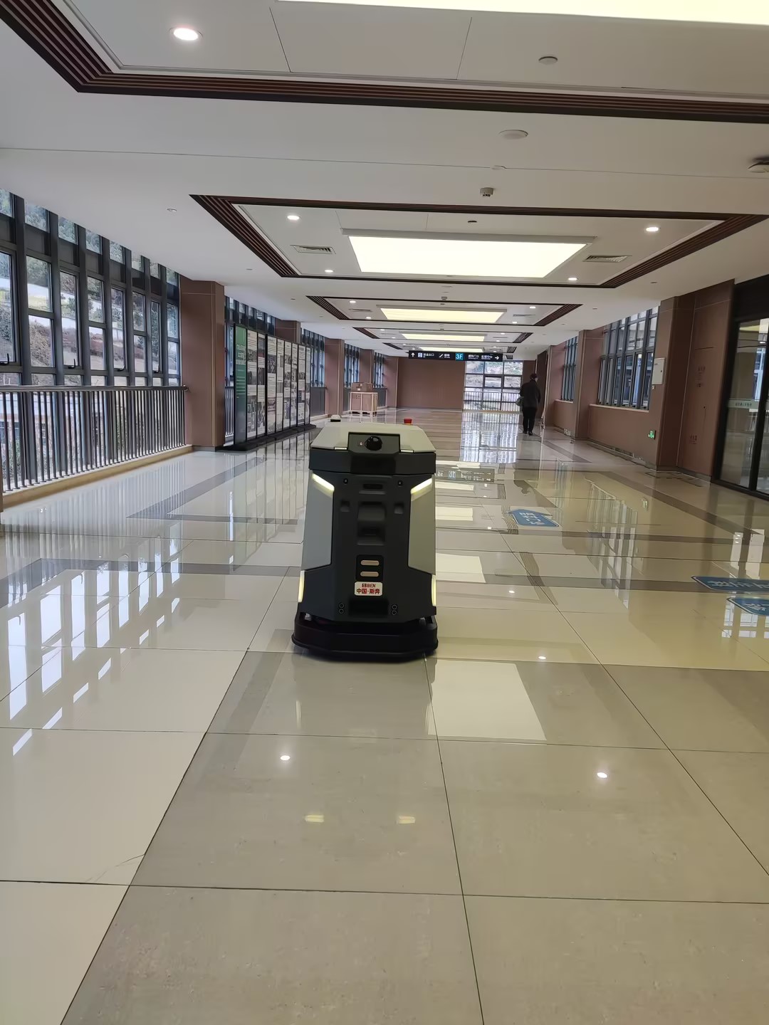 Siben Thunder God GT robot scrubber in hospital corridor sampling points
