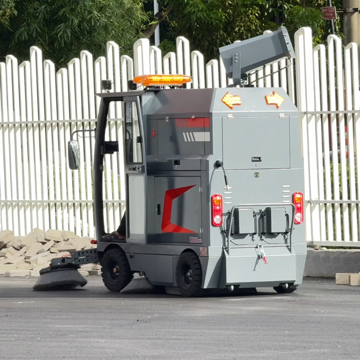 RIDE-ON FLOOR SWEEPER A900