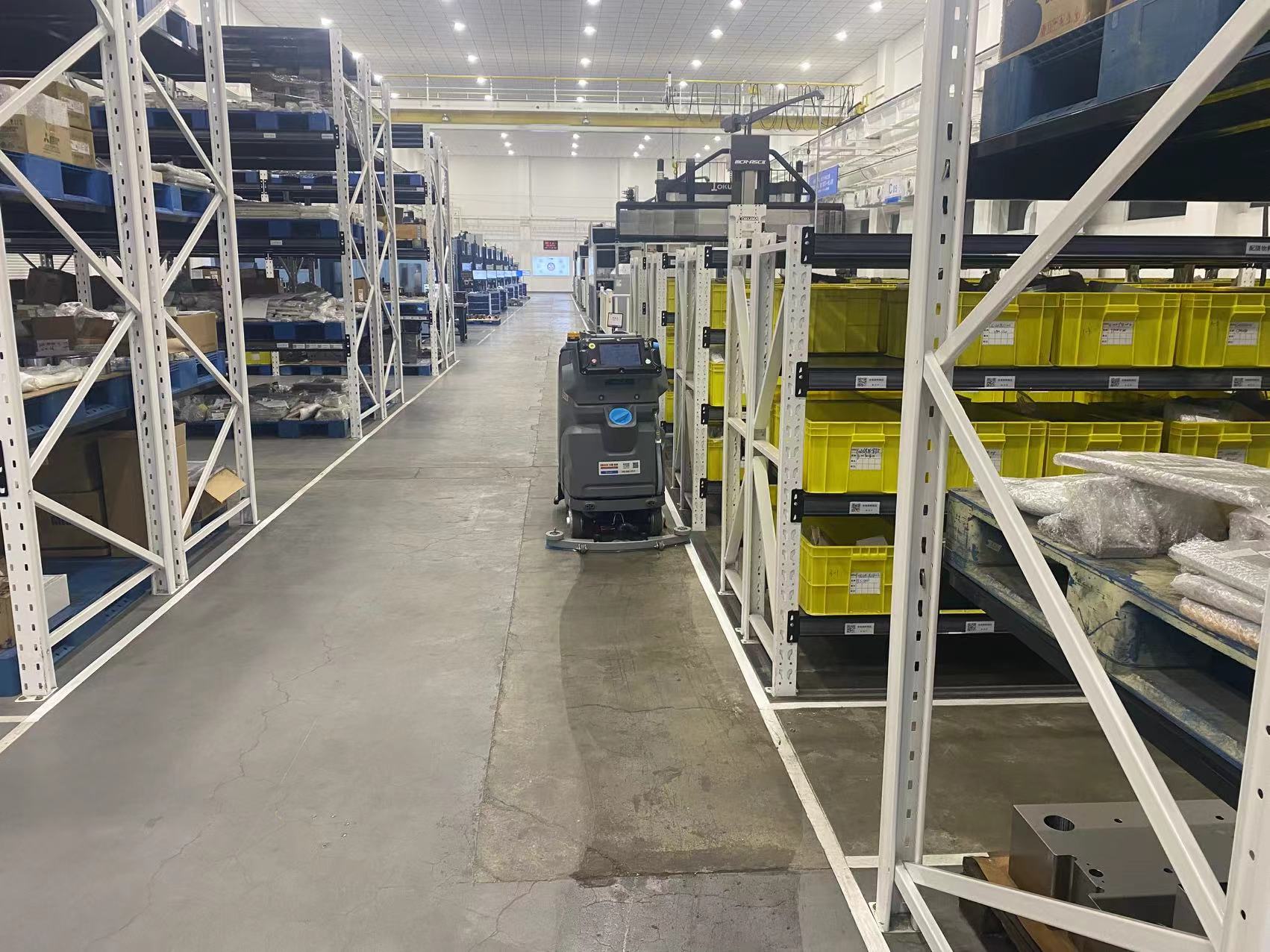 Figure 4: Siben Thunder God in a live warehouse deployment — long lithium runtime supports extended unattended cleaning windows 04-robot-in-action