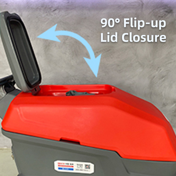 Recovery tank 90&deg; flip-up lid design, making it convenient and fast when cleaning the water tank.