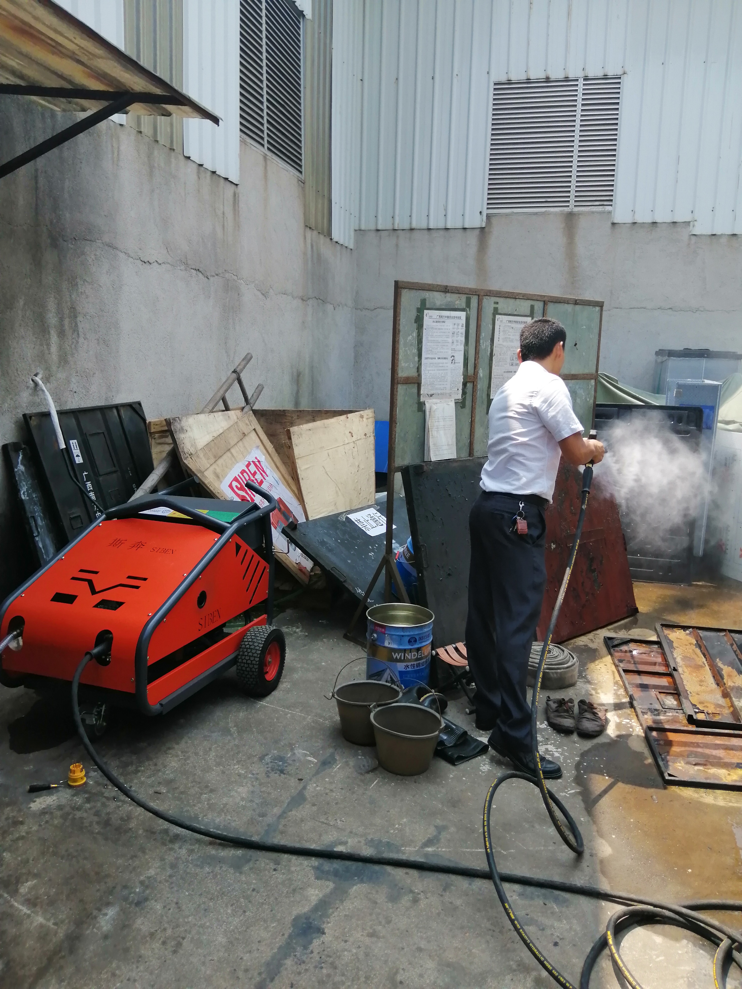 Siben C35 high pressure washer performing heavy-duty industrial cleaning, suitable for car wash bays and service workshop floor pressure washing