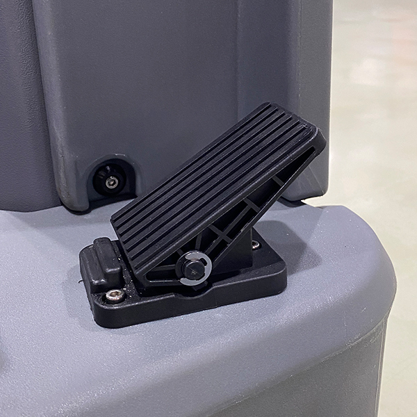 Lift the driving pedal to brake automatically. Automatically enters parking mode when stationary