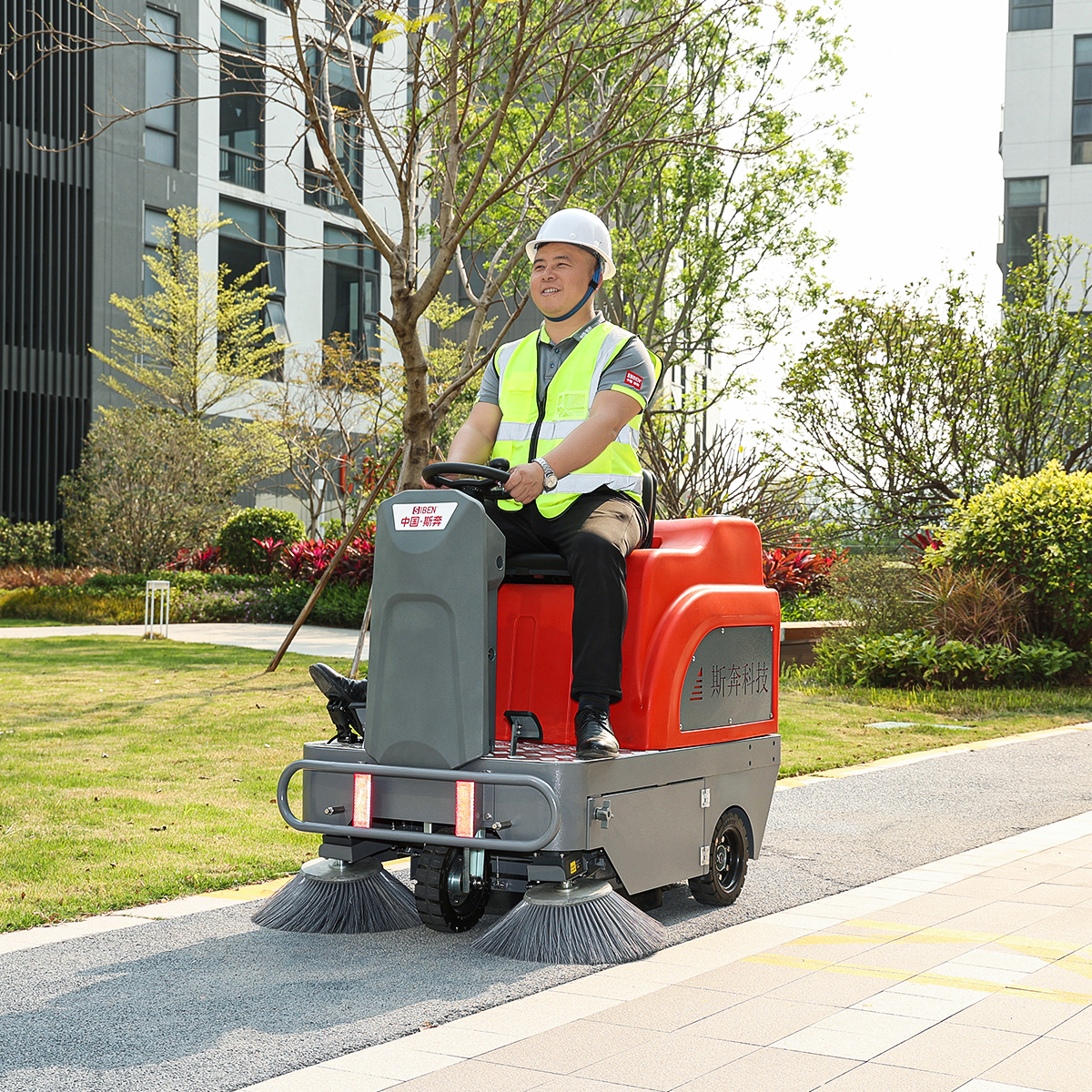 RIDE-ON FLOOR SWEEPER A300