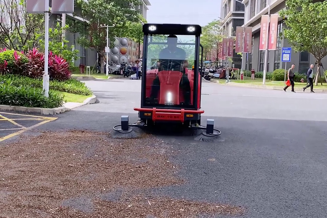 Siben A600 sweeper collecting dust and leaves