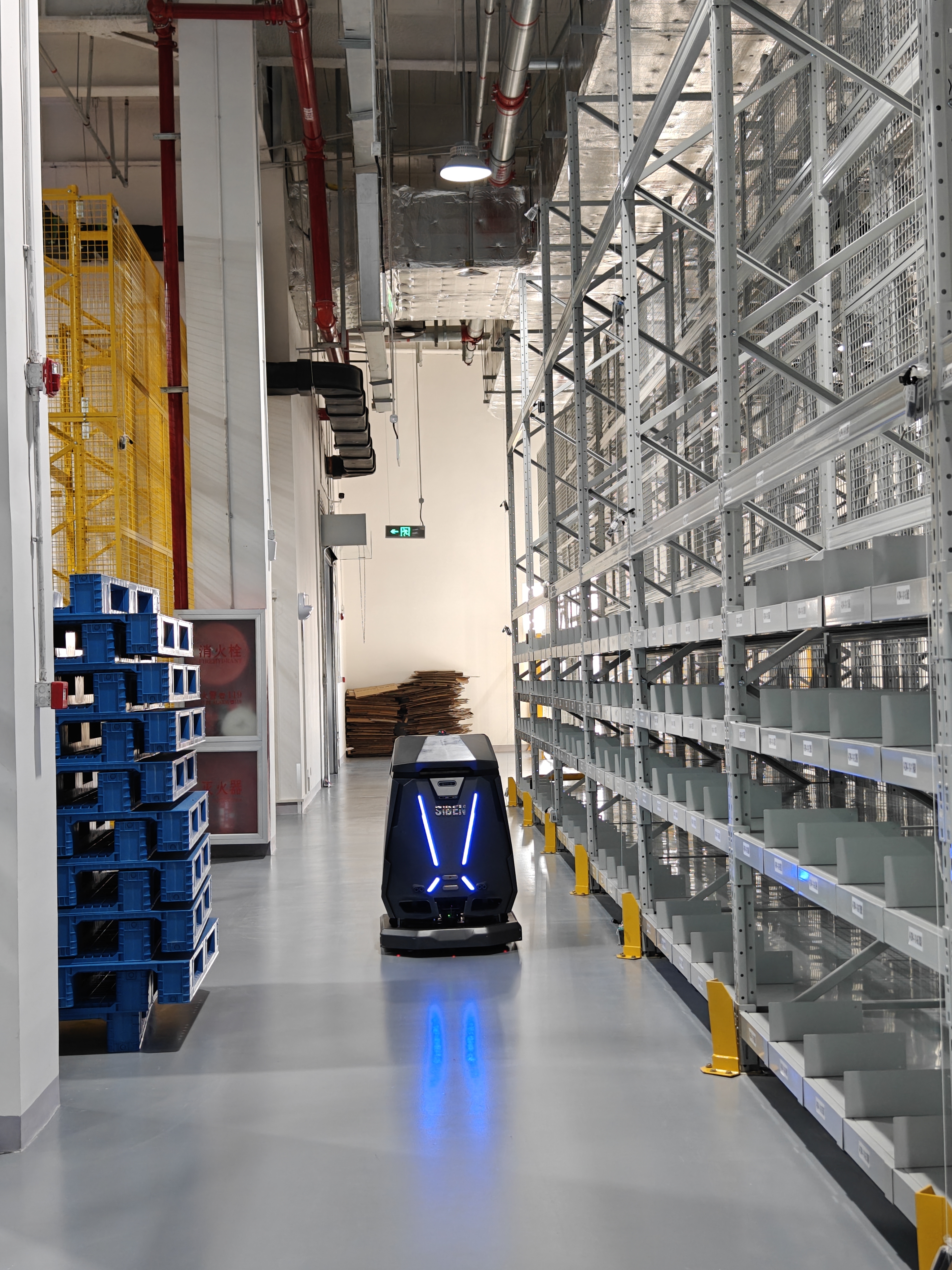 Siben Thunder God AMR Robot at Kangcheng Pharmaceutical Factory Siben Thunder God AMR cleaning robot operating inside Kangcheng pharmaceutical factory clean environment proving precision sensor calibration and navigation quality