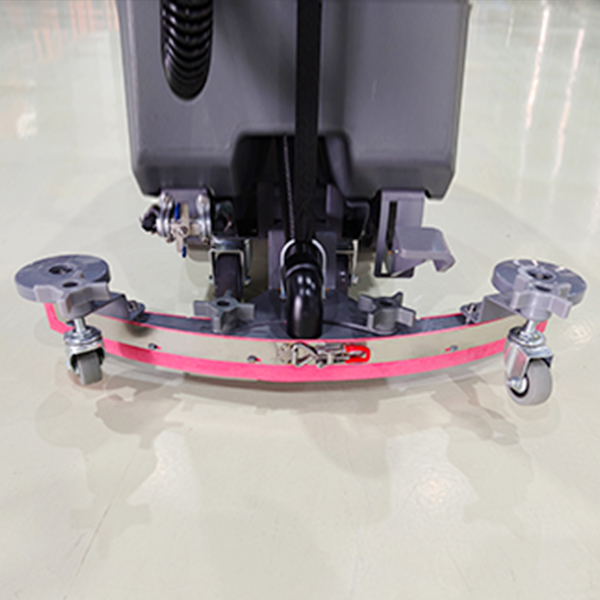 One-time die-cast iron squeegee head, non-deforming, more durable