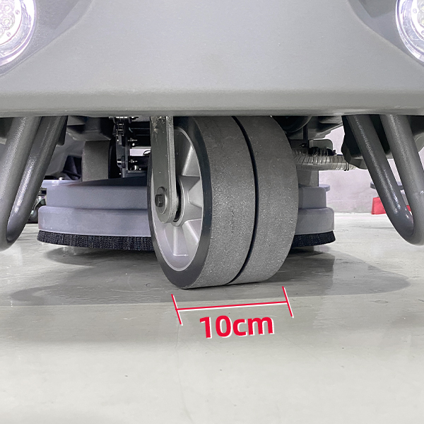 10cm Widened front wheel, wear-resistant and anti-slip for improved traction