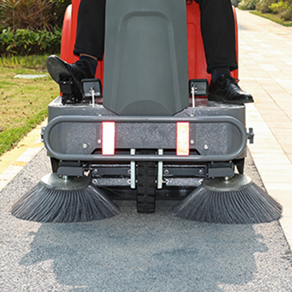 1150mm sweeping width, 450mm diameter dual side brush