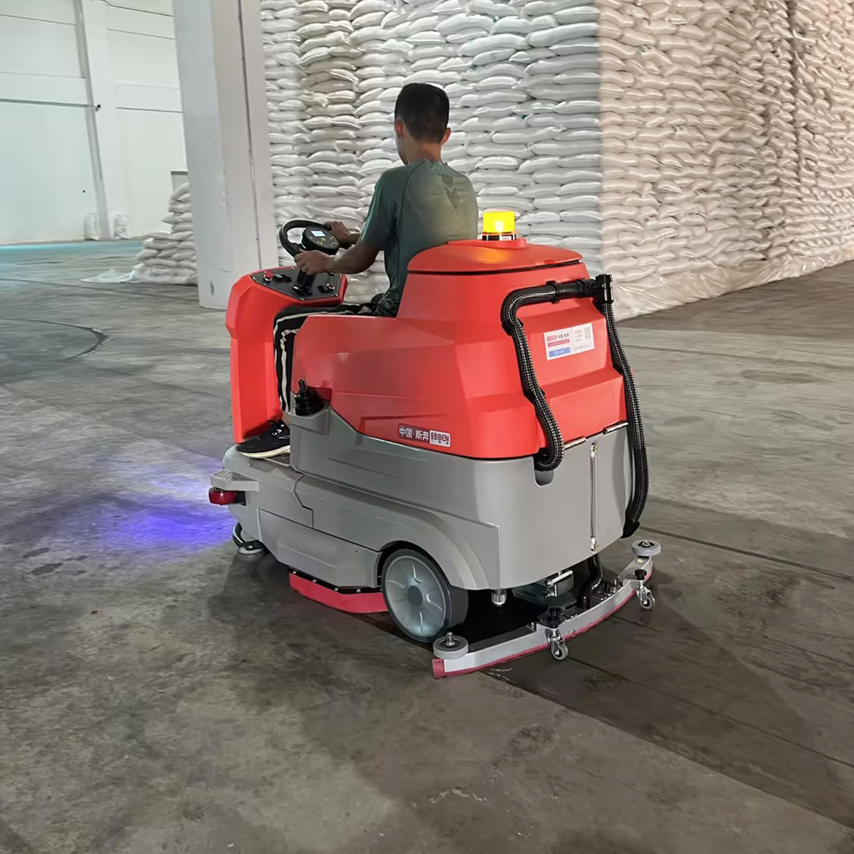 Ride-On Floor Scrubber ERLANG SHEN