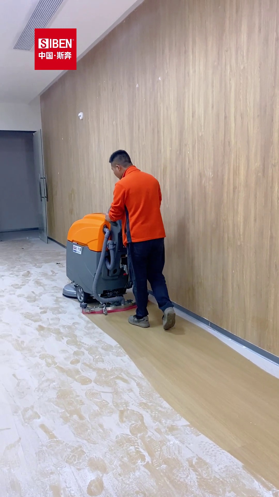 Siben X5 walk-behind floor scrubber before and after cleaning comparison